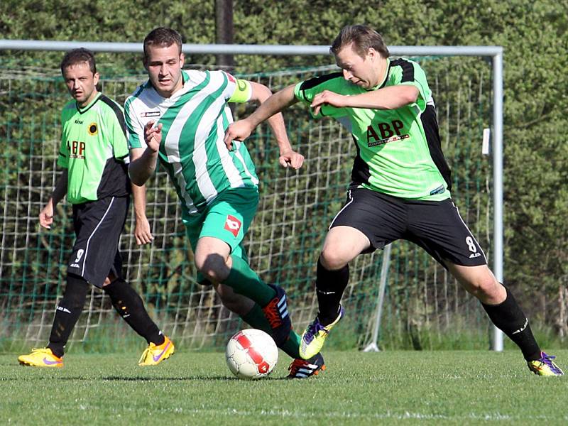 Libouchec (v pruhovaných dresech) přezimuje jako čtvrtý.