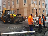 Ve Varšavské ulici znovu prasklo vodovodní potrubí. Desítky lidí se ocitly bez vody.
