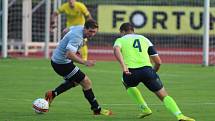 Fotbalisté Neštěmic (šediví) zvítězili v Krupce 3:2 po penaltách.