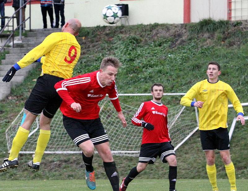 Fotbalisté Brné (žlutí) doma podlehli Neštěmicím 1:3. 