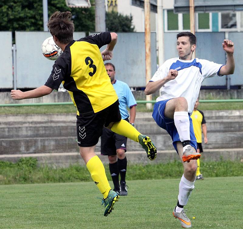 Fotbalisté Trmic doma přehráli Chlumec (žlutí) 3:2.