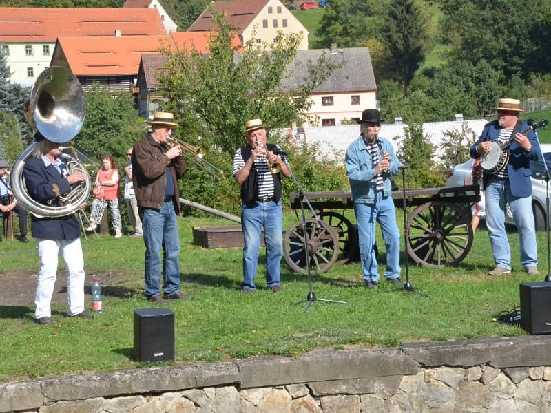 Oslava 40. výročí vzniku filmu Páni kluci se v Zubrnicích povedla.