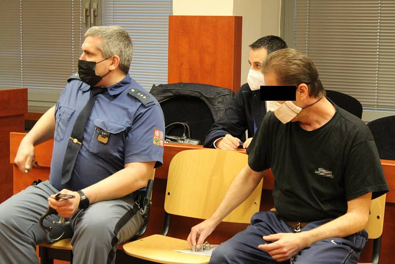 Obžalovaný z pokusu o vraždu v Lounech u soudu v Ústí nad Labem