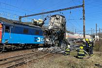 V Chotějovicích na Teplicku se srazily dva vlaky.