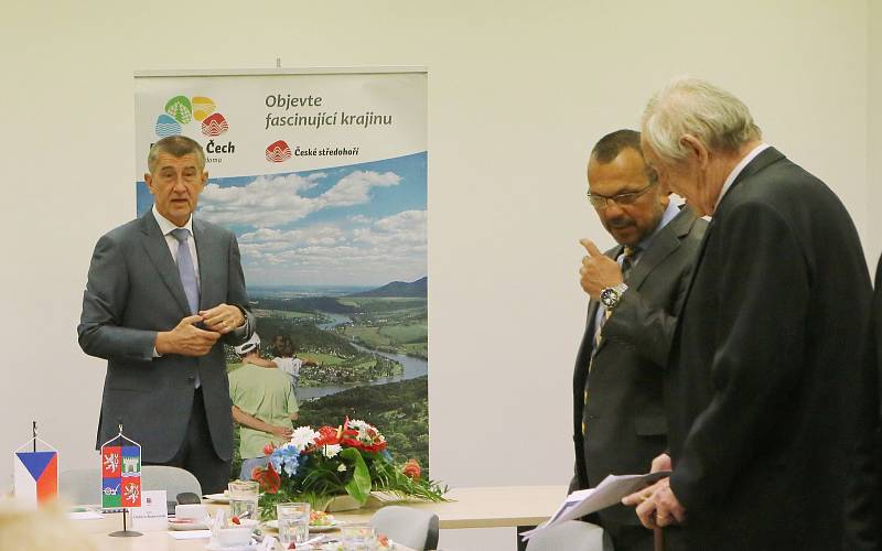 Členové vlády ČR včetně premiéra Andreje Babiše dorazili z Teplic do Ústí nad Labem.