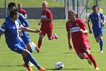 Fotbalisté Ústí (červení) si před týdnem poradili s juniorkou Liberce (7:2) a nyní zvítězili v Bischofswerdě 1:0.