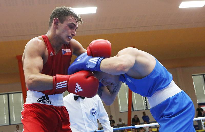 Zápas do 64 kg AGATELJAN Erik CZE a POLSKI Mateusz PL, vyhrál Polák.