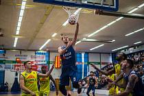 Ústečtí basketbalisté (ve žlutém) v minulé sezoně Kolín vyřadili v pay off, ve středu ho porazili v zápase základní části. Foto: David Kratochvíl