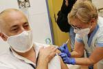 První očkování vakcínou proti covidu-19 v ústecké Masarykově nemocnici