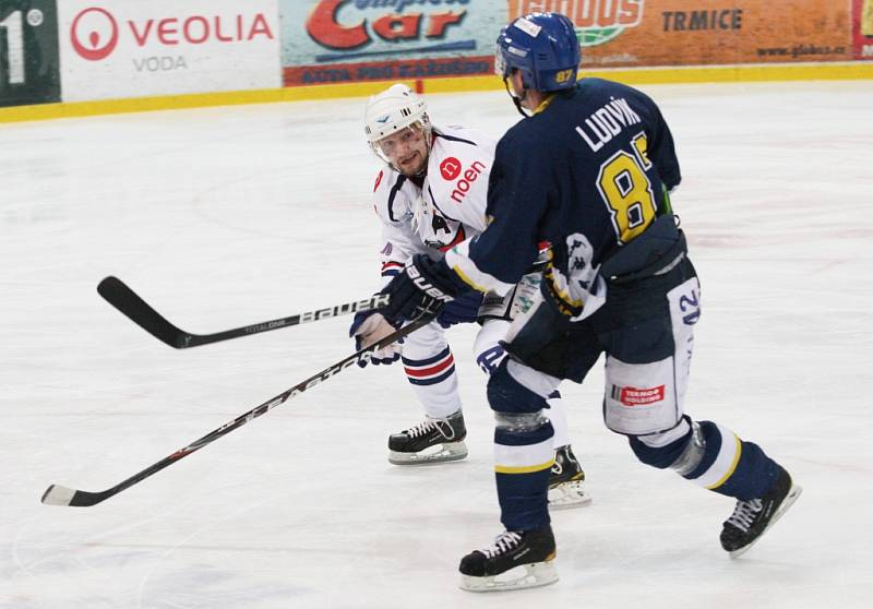 První finále play off 1. hokejové ligy.