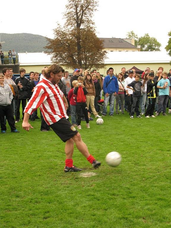 Okresní přebor se v Lovosicích předvedl v charitativním utkání.