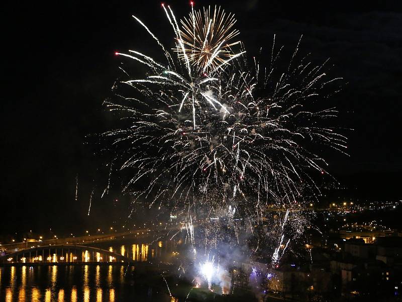 Novoroční ohňostroj v Ústí nad Labem