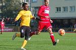 Ústečtí fotbalisté (červení) remizovali v Sokolově 1:1.