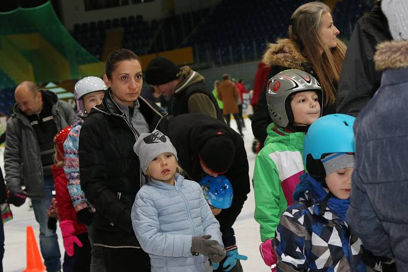 Mikulášské bruslení na zimním stadionu.