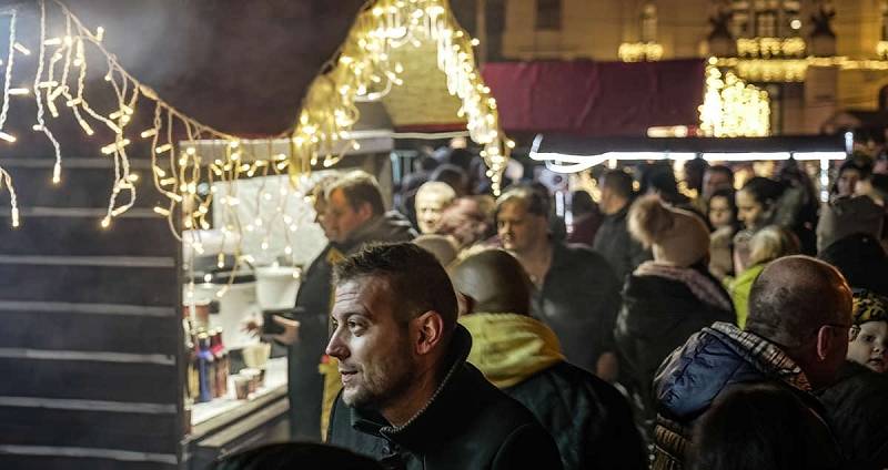 Slavnostní rozsvícení vánočního stromu na Lidickém náměstí v Ústí nad Labem