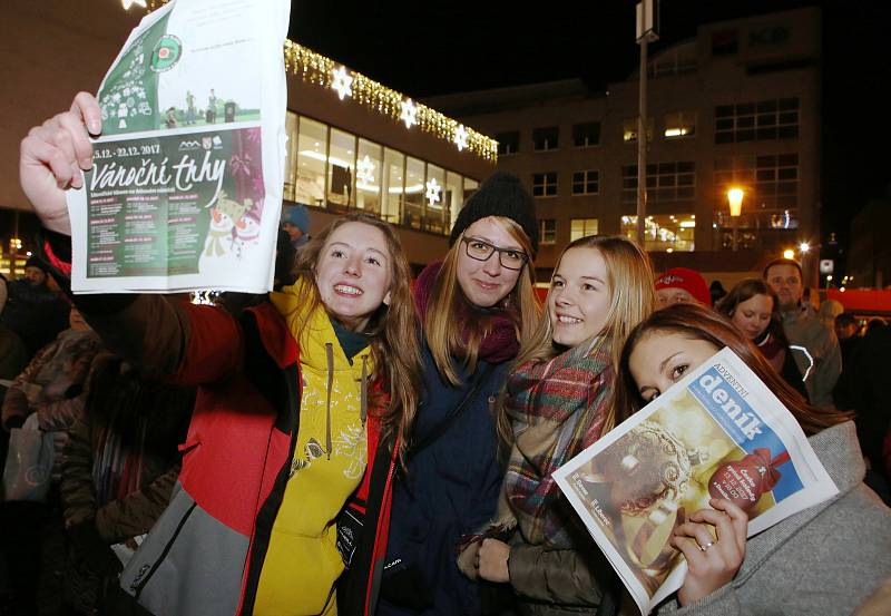 Česko zpívá koledy v Ústí nad Labem doprovázela kapela Vypsaná fixa.