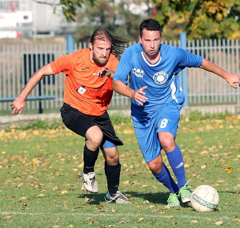 Fotbalisté Velkého Března B (v modrém) doma porazili Povrly 4:1.