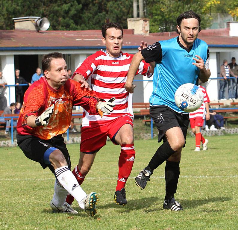 Ve fotbalové 1. B třídě porazili hráči Chlumce Brnou 5:4. 