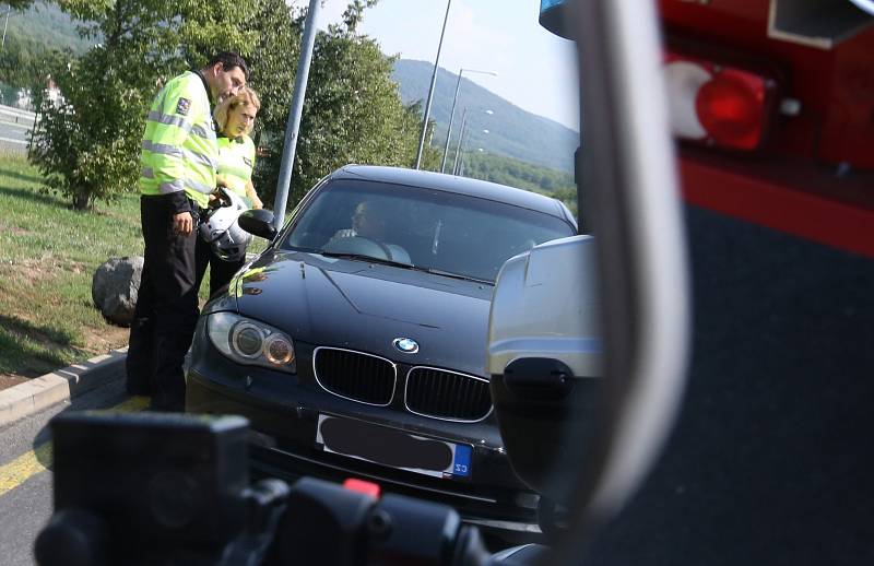 Dopravně bezpečnostní akce policie a záchranářů proběhla v pátek na dálnici D8 poblíž Ústí nad Labem