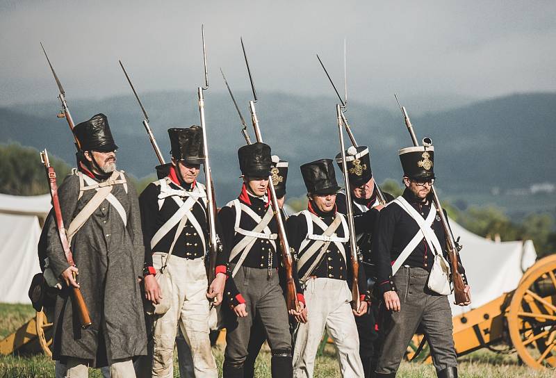 Napoleonská doba dodnes přitahuje množství lidí. I v České republice se lze během roku setkat s mnoha rekonstrukcemi událostí z doby vlády císaře Napoleona Bonaparta. Rekonstrukce napoleonské bitvy u Chlumce. V roli generála se představil herec Vydra.