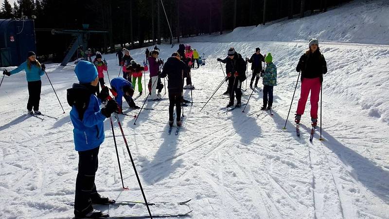 Týdenní lyžařský výcvik žáků 4. a 7. tříd Fakultní základní školy České mládeže v Krkonoších