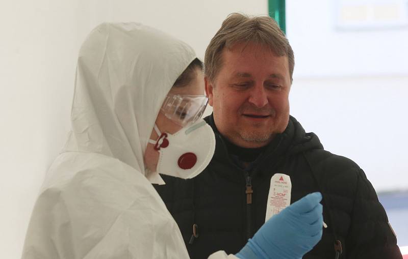 Odběrové místo pro odebírání vzorku na koronavirus u Masarykovy nemocnice v Ústí nad Labem