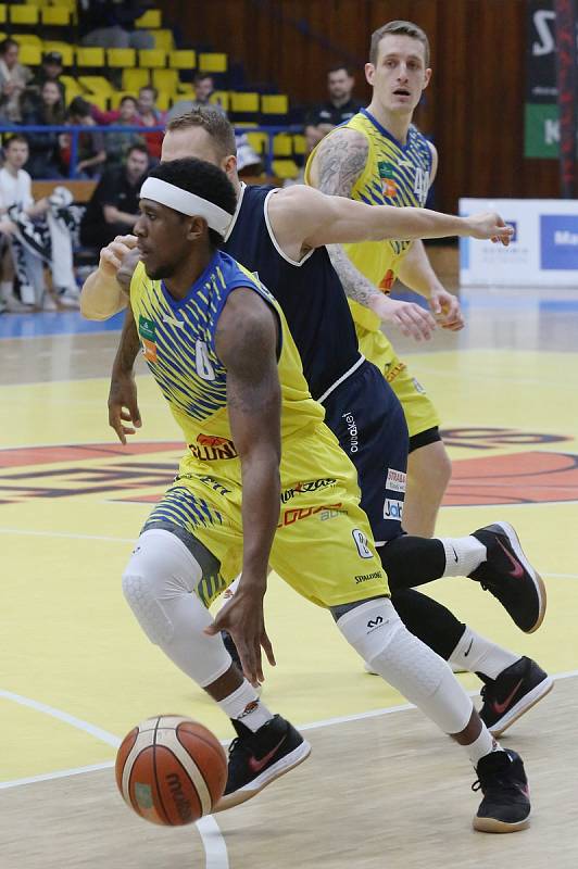 Basketbalový zápas mezi Slunetou Ústí nad Labem a Děčínem.