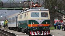 Elektrická lokomotiva "Bobina" dorazila na Střekov u příležitosti výročí šedesát let elektrifikace tratě.