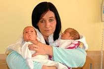 Lenka Frolíková,  porodila v ústecké porodnici dne 10. 2. 2012 (9.15) syna Tadeáše (43 cm, 1,9 kg) a (9.16) syna Martina (37 cm , 1,2 kg).