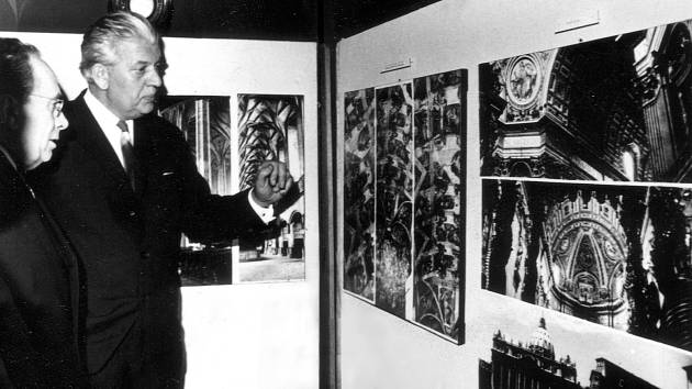 Karel Gottstein byl patrně jedním z nejoriginálnějších fotografů Ústecka. Muzeum v Ústí nad Labem připravuje výstavu jeho svépomocí vyrobených fotoaparátů a širokoúhlých snímků, jaké ve své době a i dnes neměly a nemají obdoby. Černobílé fotografie jsou j