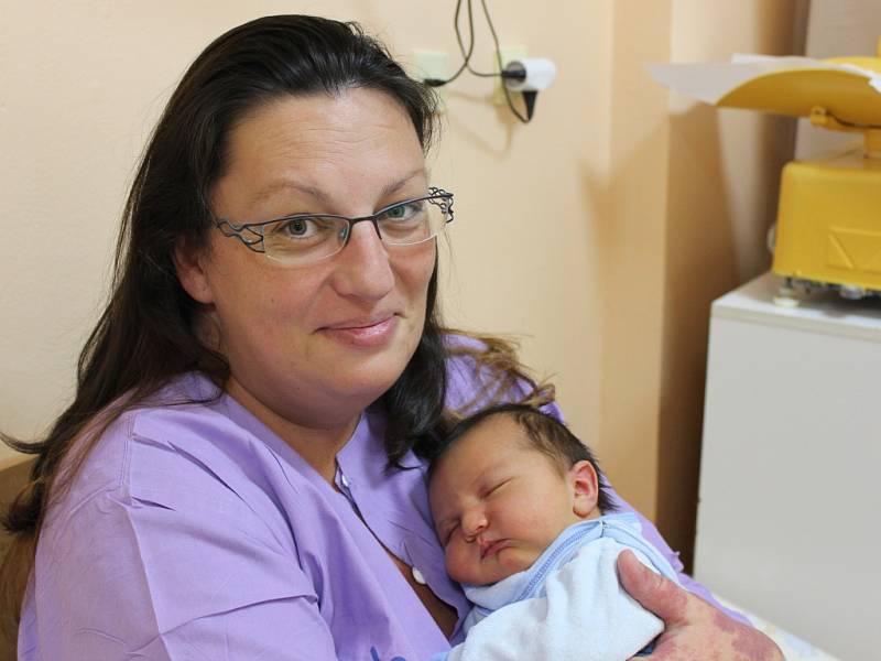 David Kuželka se narodil v ústecké porodnici 17.10.2015 (5.09) Michaele Kuželkové. Měřil 54 cm, vážil 5,35 kg.