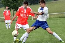 Další porážku v 1.A třídě utrpěli fotbalisté Hostovic (v oranžových dresech).