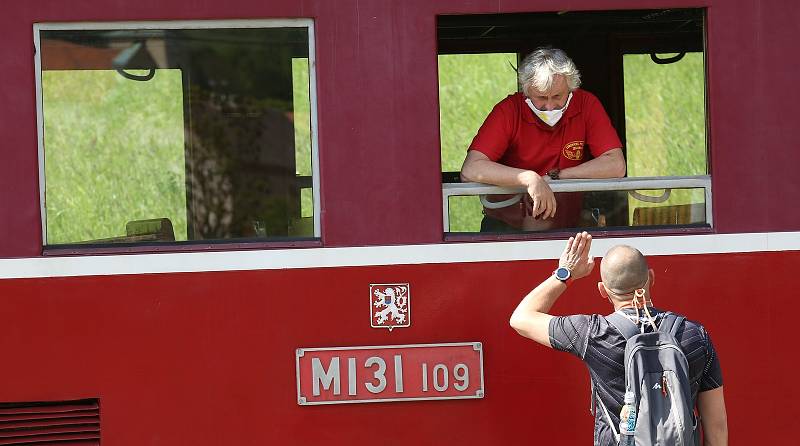 Muzeální železnice v Zubrnicích zahájila kvůli koronakrizi opožděně sezonu.