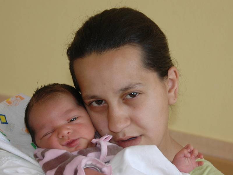 Michaela Tatarová, porodila v ústecké porodnici dne 6. 5. 2012 (18.08) dceru Nelu (50 cm, 3,5 kg). 