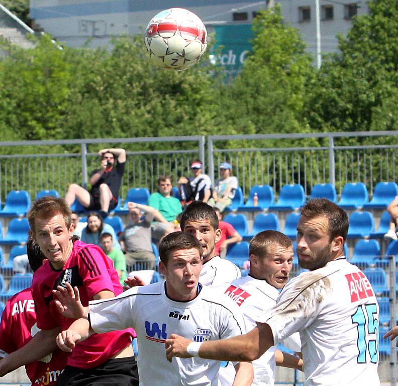 Fotbalisté Army porazili v domácím prostředí Znojmo 1:0 gólem kanonýra Veverky.