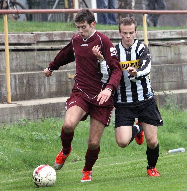 Fotbalisté Trmic (vínové dresy) doma porazili Malšovice 1:0 po penaltách.