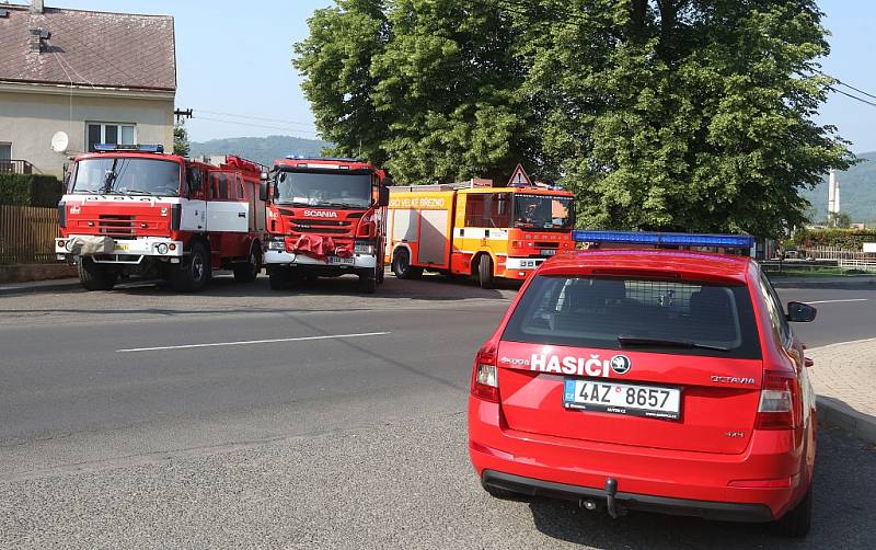 Část domu popraskala a zhroutila se během stavebních prací ve Svádově.