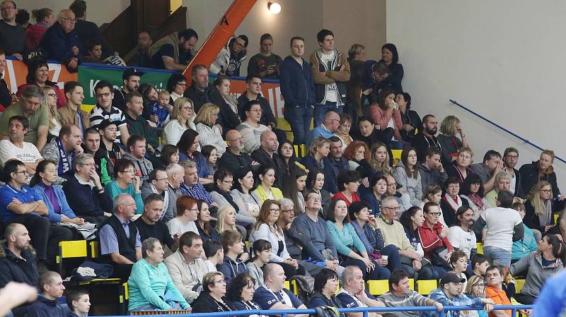 Severočeské basketbalové derby mezi Ústím a Děčínem.