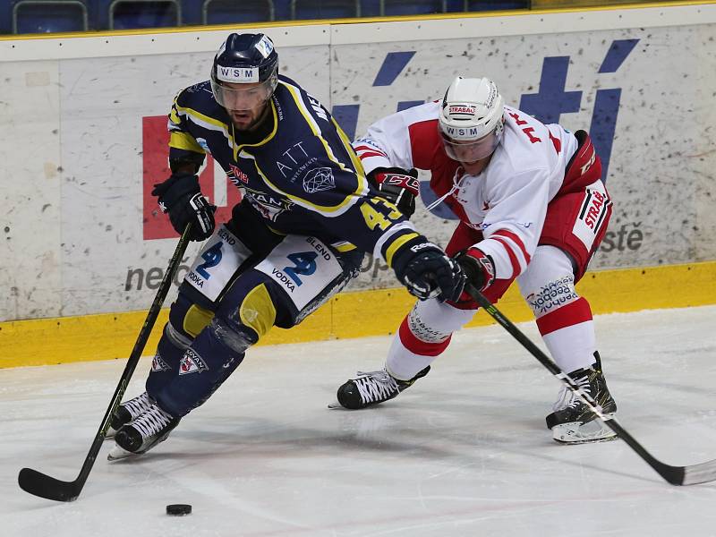 Ústečtí hokejisté (modří) doma podlehli Slavii 1:2 v prodloužení. 