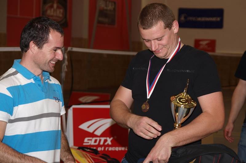 O tom, že badminton není jen plážový sport, přesvědčili diváky neregistrovaní hráči, kteří se v Krásném Březně o víkendu utkali o titul mistra republiky.