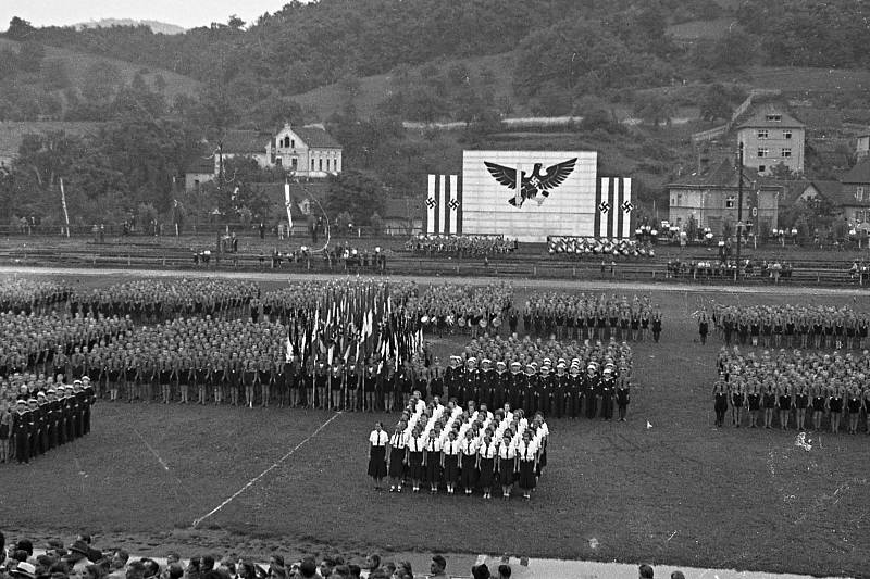 Každodennost sudetského Ústí, sraz Hitlerjugend na Bukově, jaro 1939