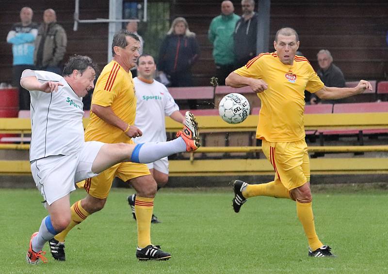 Exhibiční utkání Stará garda Svádov - Stará garda Dukla Praha na počest výročí 40 let fotbalu ve Svádově a 830 let od založení obce Svádov. Foto: Deník/Rudolf Hoffmann