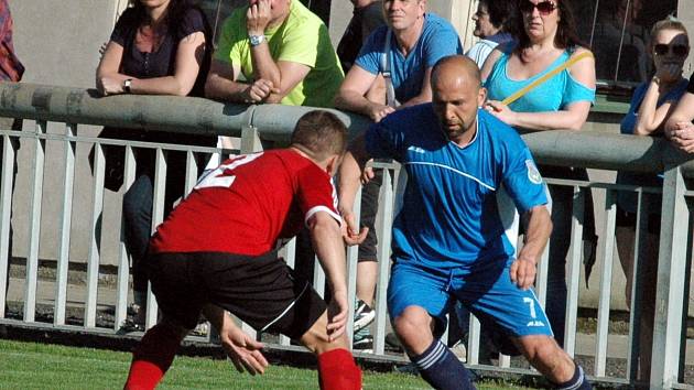 Fotbalisté Brné (červení) zvítězili v Jílovém 1:0. 