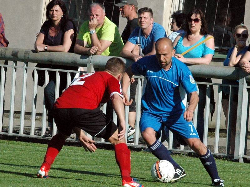 Fotbalisté Brné (červení) zvítězili v Jílovém 1:0. 