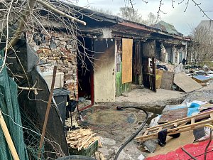 Ústečtí hasiči zasahovali u požáru obydlené garáže v Předlicích.