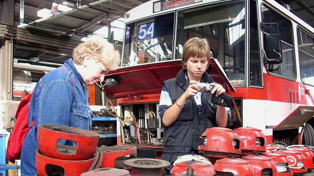 Den otevřených dveří ve vozovně trolejbusů Všebořice