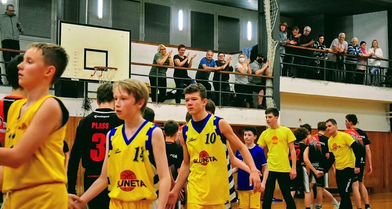 Basketbalisté Slunety Ústí nad Labem v kategorii U14 ve středu porazili Tygry Praha 78:45.