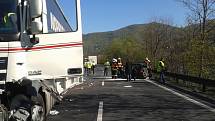 Na hlavním tahu z Ústí nad Labem do Lovosic havarovaly dva kamiony a osobní vůz. 