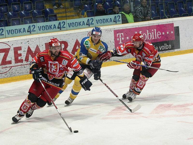 Ústečtí hokejisté rozstříleli ve druhém semifinálovém klání 1.ligy  Hradec Králové vysoko 9:1.