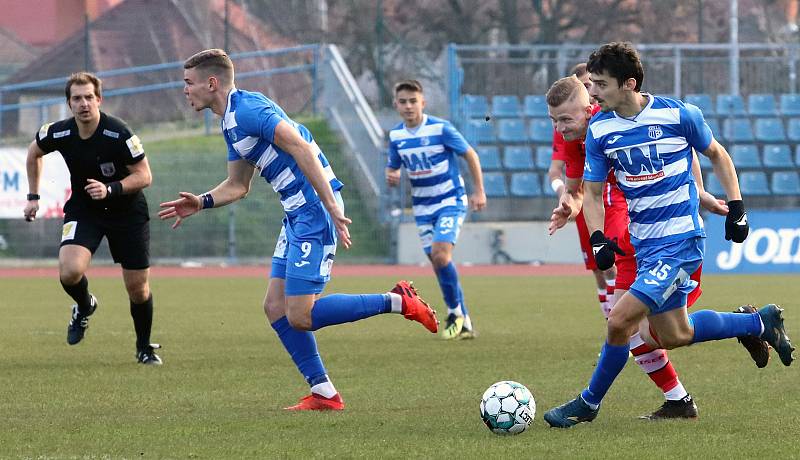 Fortuna Národní liga - Utkání mezi FK Ústí nad Labem (modrobílí)  a SK Líšeň (červení) skončilo bezbrankovou remízou.